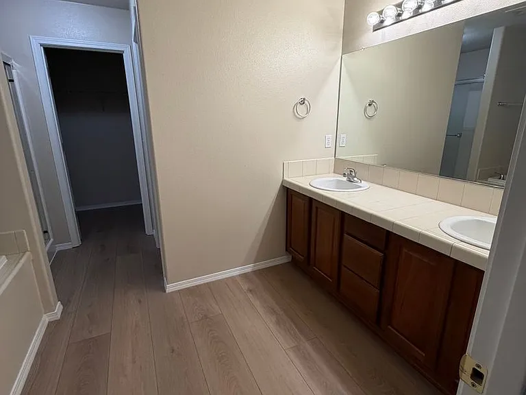 413 Roger Smith Dr — Photo 17