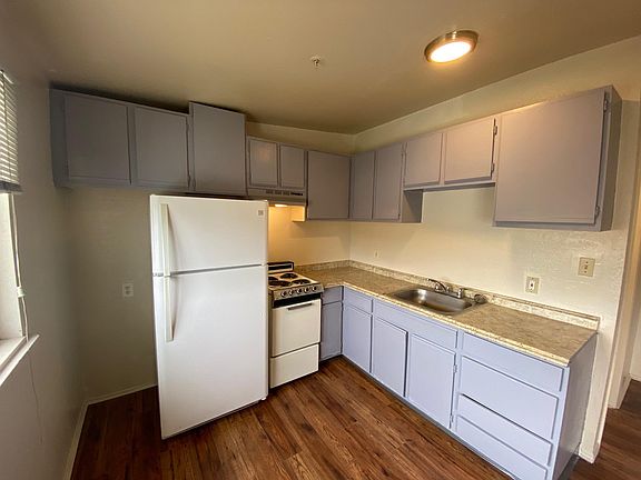 4th image of 2601 Center Ave #212