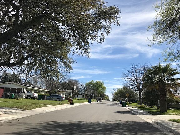 4th image of 615 Marquette Dr