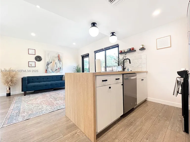 1240 NE 17th Ave — Photo 8