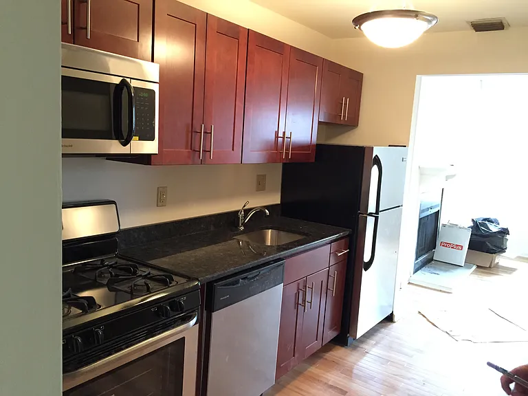 1015 Bainbridge St #3A — Photo 4
