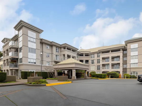 10533 University Dr #313, Surrey, BC V3T 5T7