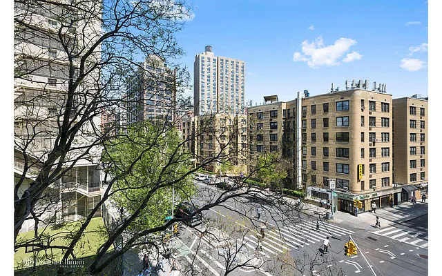 Sold by Douglas Elliman | media 24