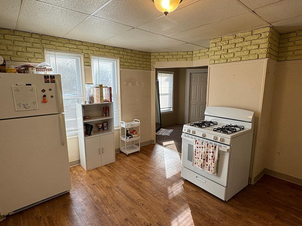 1st image of 19 Crandall St Floor 1