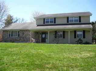 31 Applewood Dr, Easton, PA 18045