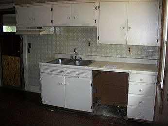 4th image of 28236 Waverly St