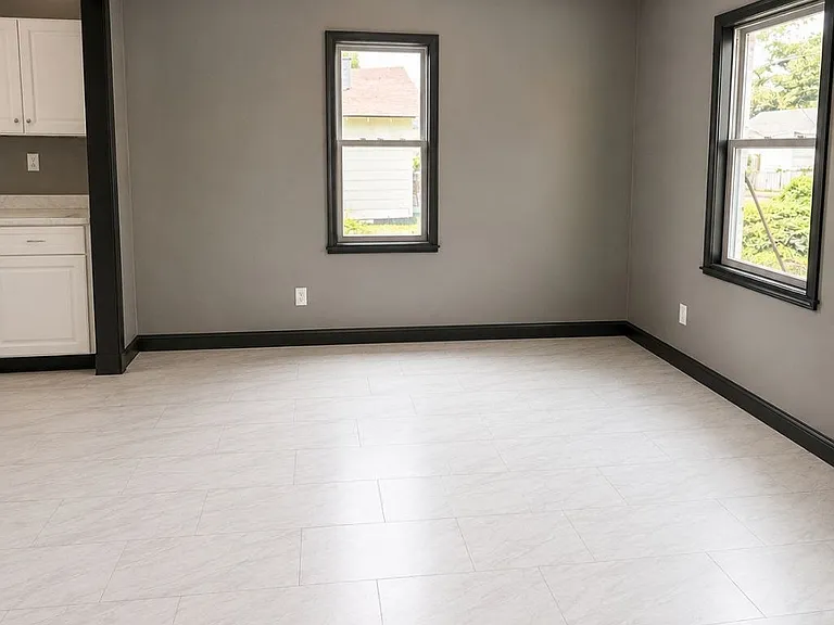 2543 Pershing Ave — Photo 1