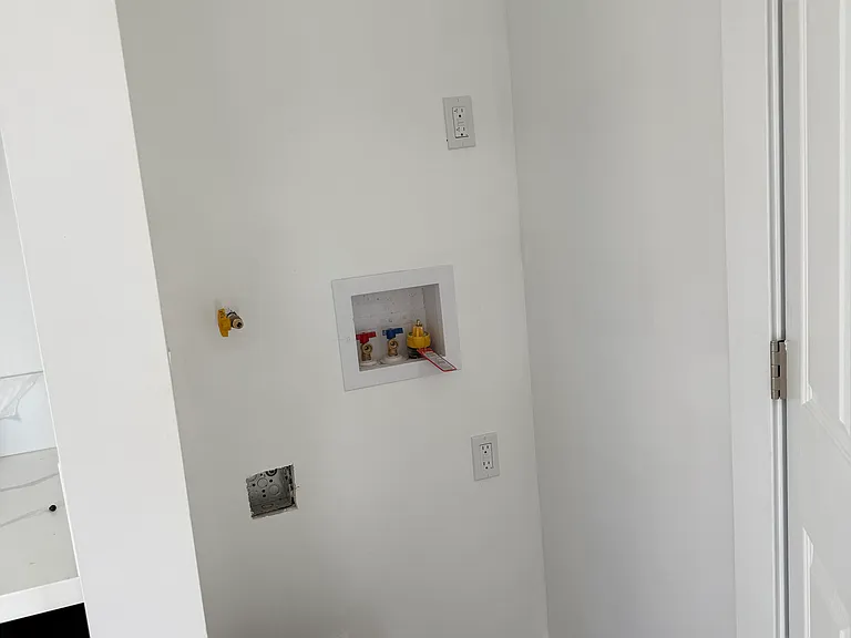 1204 S Spruce St — Photo 8