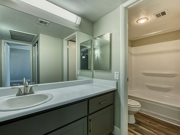 4th image of 6152 W Oakland St APT 137