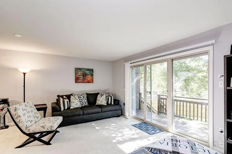 21 Gentry Ct — Photo 2