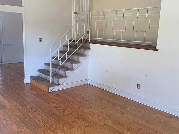 2nd image of 4529 Pickwick Dr