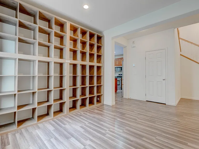985 Noah Valley St — Photo 8