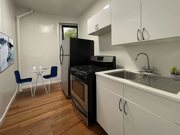 3rd image of 240 E 2nd St #Bb