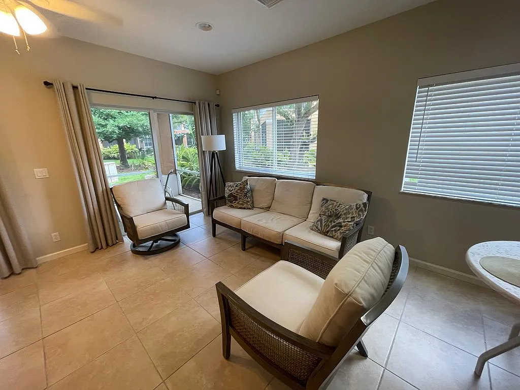 1 bed, 1.5 bath, 1312 sqft, $1,900 — Photo 4