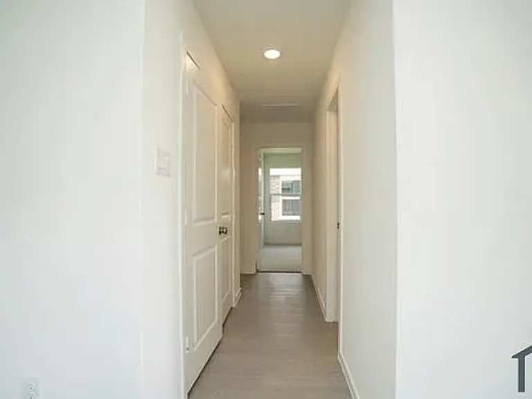 1829 Sanderling St — Photo 8