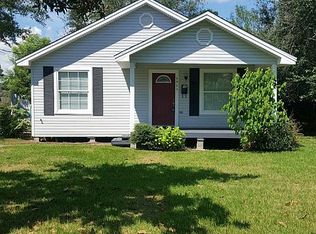 6943 Howe St, Groves, TX 77619