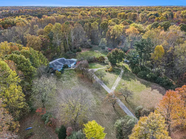 35105 N Riverview Dr, Paw Paw, MI 49079