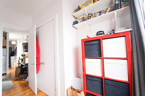 Rented by Manhattan Management LLC | media 82