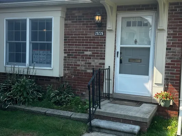20226 S Great Oaks Cir, Clinton Township, MI 48036