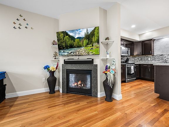 5th image of 11 Railroad Ave #7