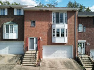 25 Manorfield Cir, Delmont, PA