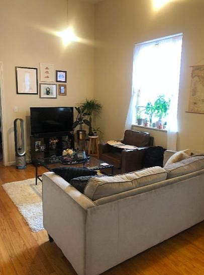1st image of 1410 W Waveland Ave #1