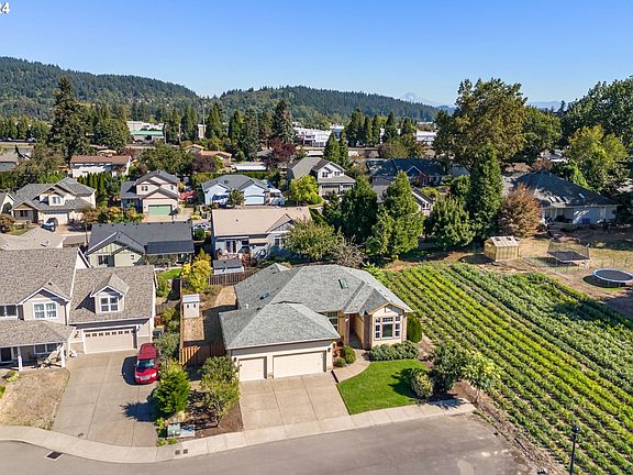 2nd image of 14892 SE Lilac Dr