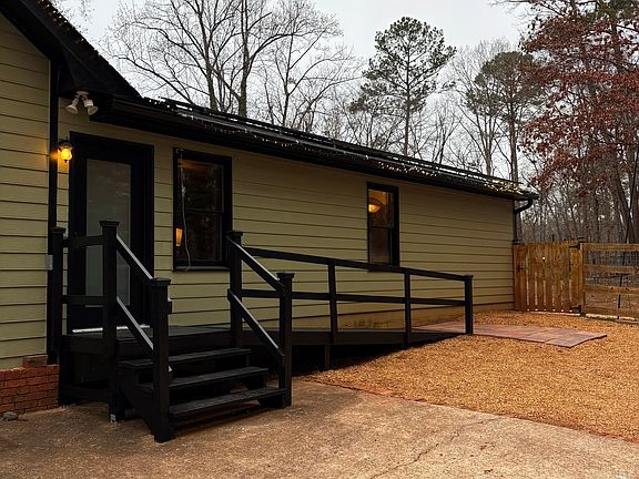 4th image of 414 Shoni Ln