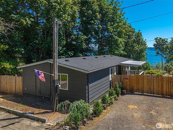 3rd image of 1898 Vista Lane W