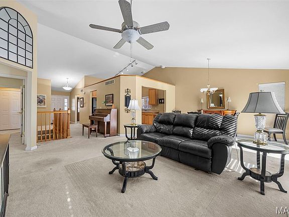 3rd image of 491 Angelique Pl
