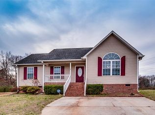 7 Leaf Ridge Ct, Thomasville, NC 27360