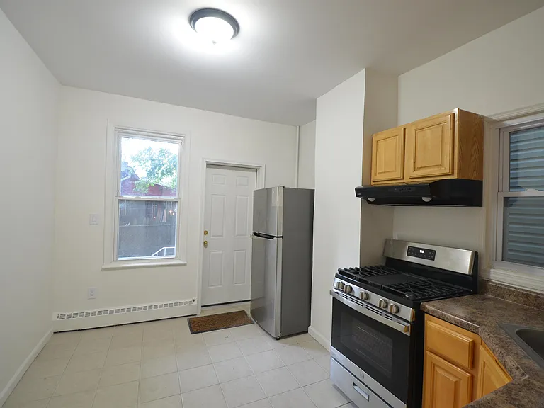 241 Randolph Ave #1 — Photo 10