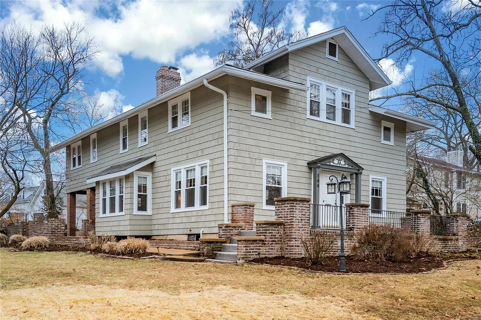144 Saint George Pl photo 1