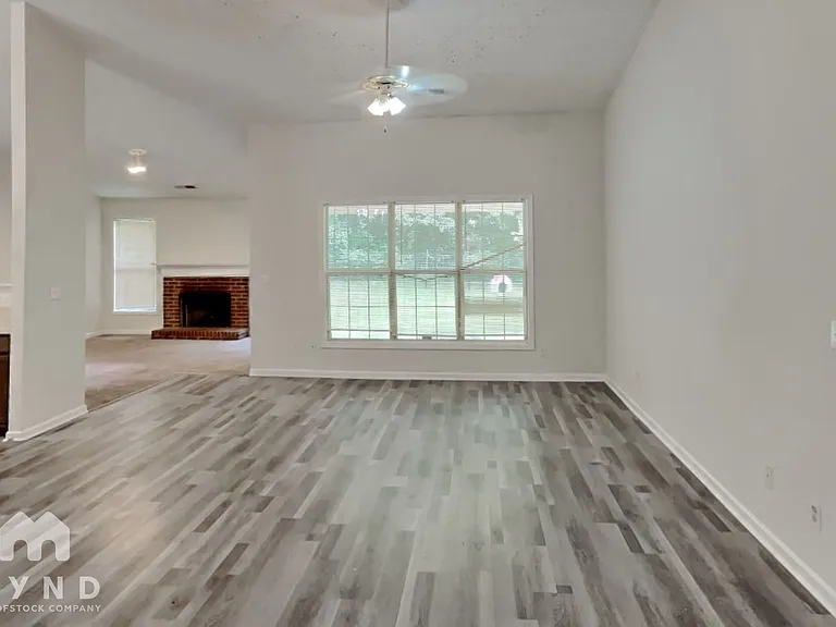 2494 Miller Oaks Cir — Photo 2