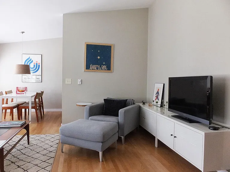 1401 E Union St #7 — Photo 4