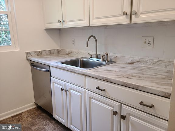 2nd image of 2030 N Vermont St APT 203