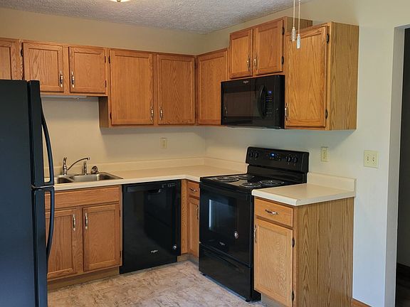 5th image of 14 Peartree Ln