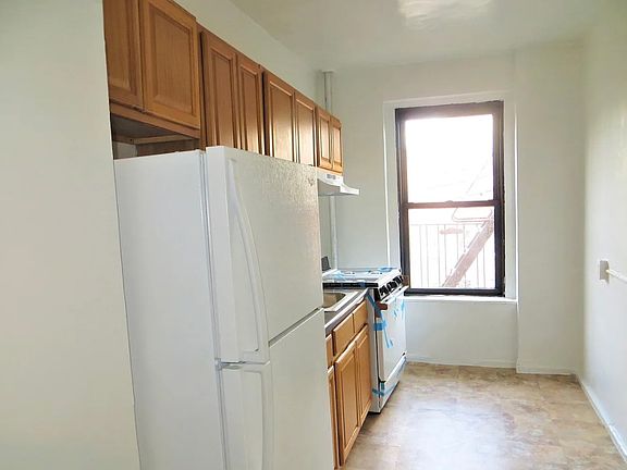 2nd image of 2751 Matthews Ave #3E