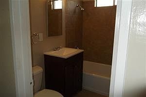 5th image of 2708 Greenwood Dr