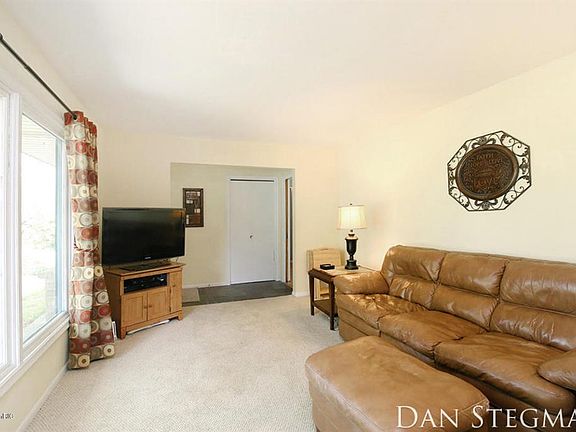 4th image of 5170 Pettis Ave NE