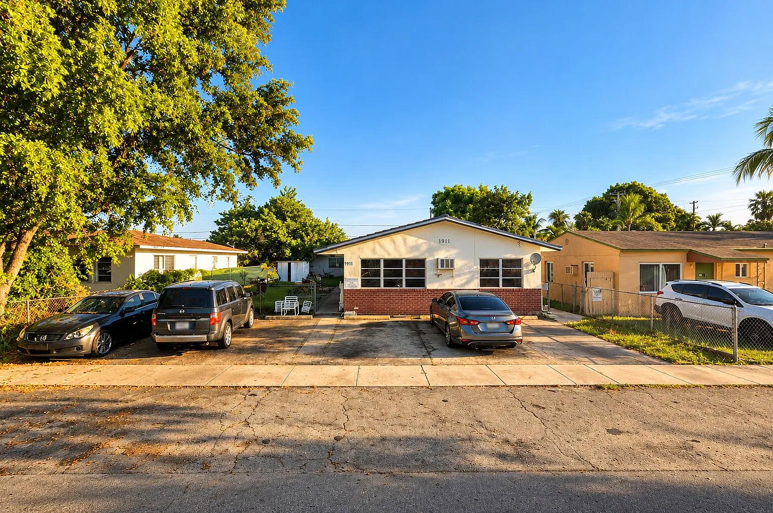1 bed, 1.0 bath, 3205 sqft, $1,300 — Photo 1