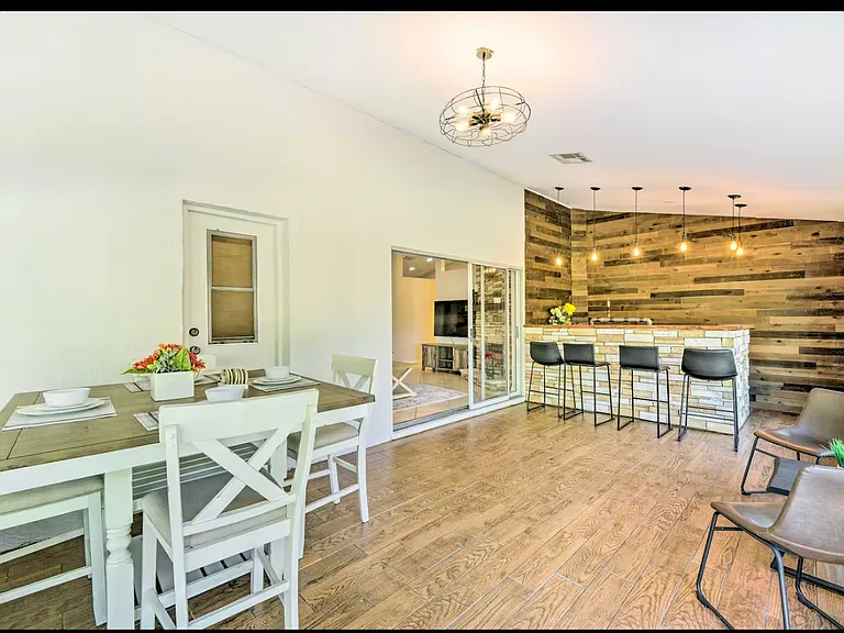 394 Seminole Ave — Photo 4