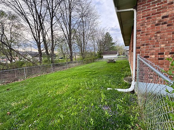 4th image of 809 Boone Pl