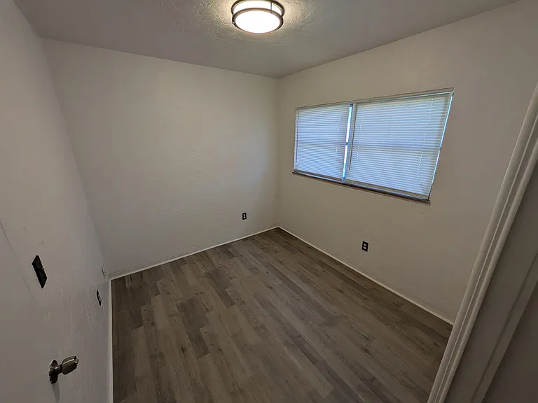 10981 Village Green Ave — Photo 14