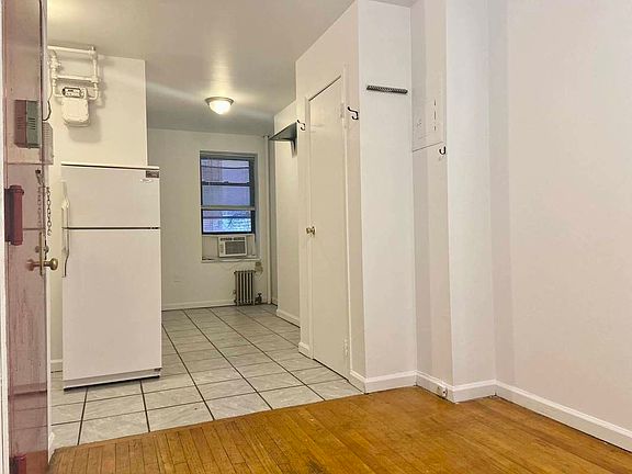 3rd image of 160 Orchard St #4RR