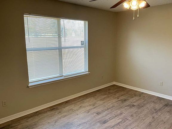5th image of 7729 Rockridge Dr W #3