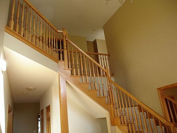 2 story foyer, open floor plan