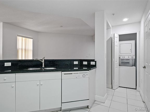 5th image of 10902 NW 83rd St APT 221