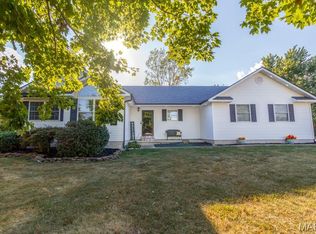 23123 Roselawn Dr, Lebanon, MO 65536