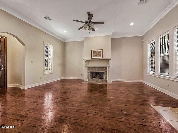 3rd image of 111 Metairie Ct
